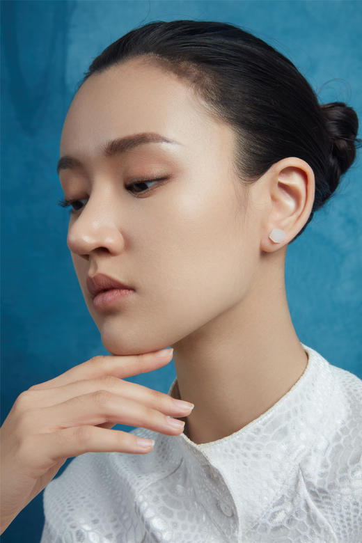 Qinny |璀璨之星｜18K金和田玉极简现代几何正方体耳线耳钉 商品图1