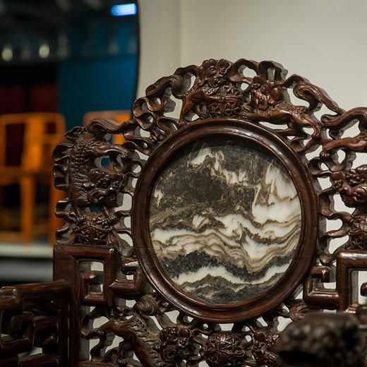 清代 红木镶云石透雕太狮少狮扶手椅成套（两椅一几） 商品图2