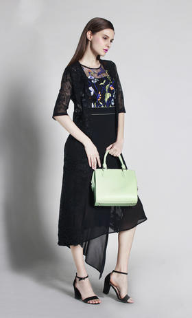 【伯妮斯茵】2D6511--黑色、白色风衣--莫契月亮神壁画--《太阳之子--印加》