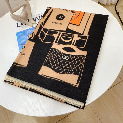 C&C2021款时尚轻奢立体纹理质感羊羔绒围巾 商品图2