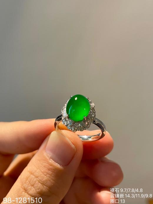 98-1281510，老坑艳绿蛋面戒指。79999 商品图2