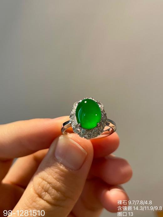 98-1281510，老坑艳绿蛋面戒指。79999 商品图0