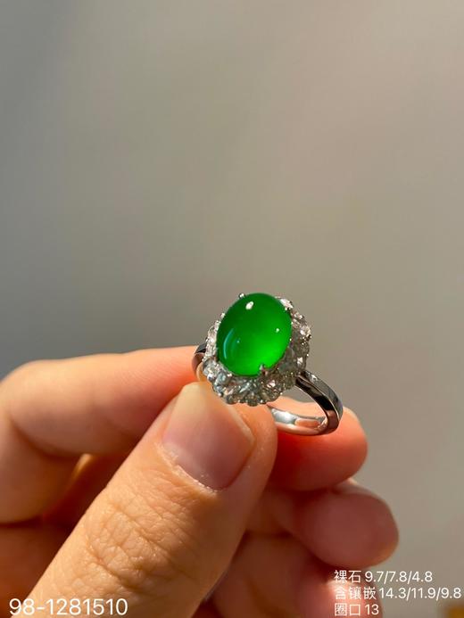 98-1281510，老坑艳绿蛋面戒指。79999 商品图1