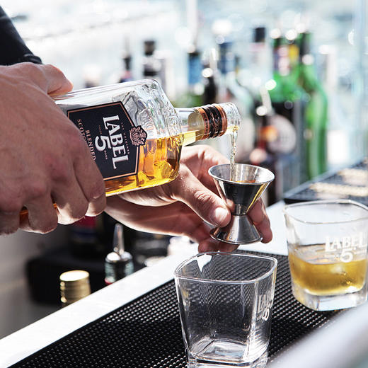 英国五世苏格兰标准威士忌700ml/010653 色泽金黄回味醇香悠长 商品图1