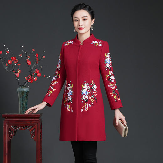 上海旗袍厂ZY-Y1228冬季新款毛呢刺绣花立领大衣妈妈装女装气质风衣外套 商品图3