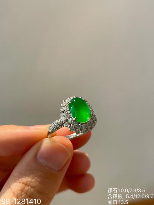 98-1281410，玻璃种木那艳绿蛋面戒指 65999 商品图7