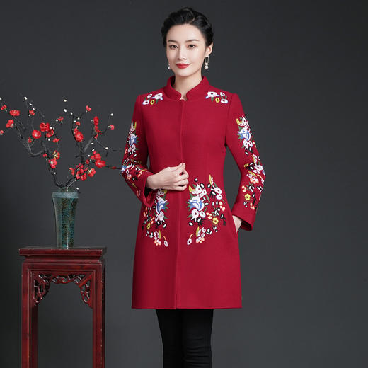 上海旗袍厂ZY-Y1228冬季新款毛呢刺绣花立领大衣妈妈装女装气质风衣外套 商品图2