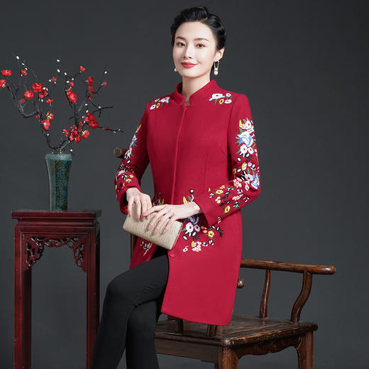 上海旗袍厂ZY-Y1228冬季新款毛呢刺绣花立领大衣妈妈装女装气质风衣外套 商品图1