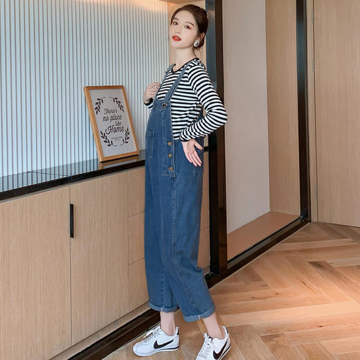 【宽松舒适 遮肉显瘦】孕妇裤子春秋季秋装外穿套装网红时尚款孕期打底裤大码牛仔背带裤哺乳 商品图1