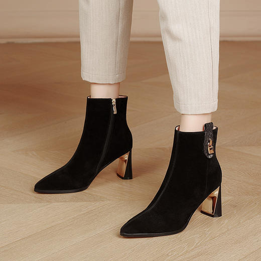 KBY-LD7090新款时尚气质尖头粗高跟短靴 商品图3