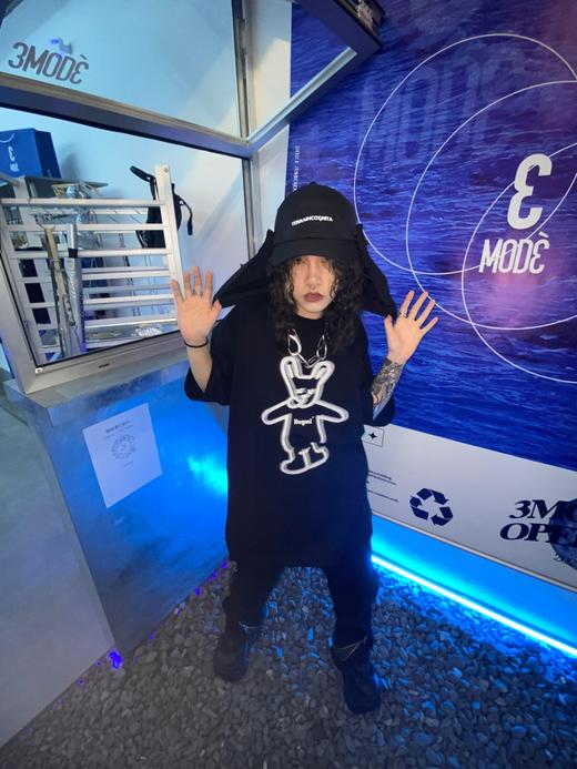 HUGMI 站立瞌睡狗狗重叠印花T恤 商品图2