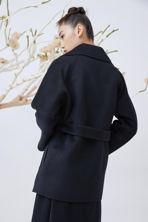  呢短款女大衣 SJF93W847B 商品图1