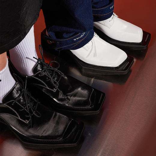 WHISTLEHUNTERxSFTTR 联名限定两色男女日常亮面增高方头休闲皮鞋 商品图0