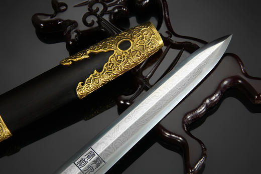 新月短剑 ▏《龙门飞甲》电影剑 百炼折叠锻造花纹钢刃 名贵黑檀木鞘 纯铜手雕剑装（未开刃） 商品图2