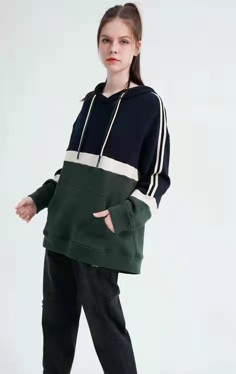 水淼2021冬新品时尚拼色显瘦潮牌磨毛加厚柔软连帽卫衣3042