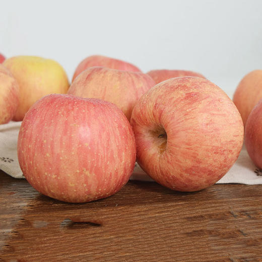 山西运城红富士苹果-农夫自己都在吃的果园直销冰糖心红富士爆甜新鲜苹果带箱9.5-10斤装 商品图0