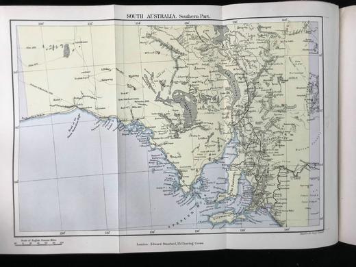 1884年 大洋洲地理与旅行概要 数十幅版画插图与地图 漆布精装32开 商品图6