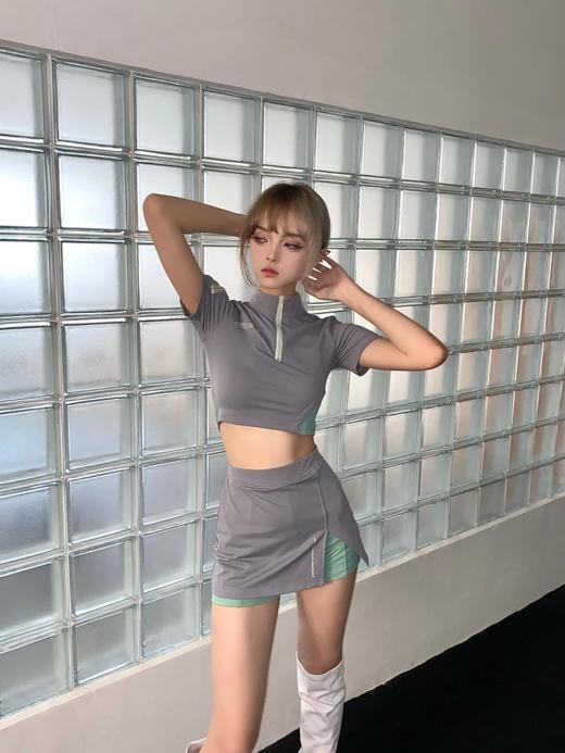 MATEMATE原创辣妹亚妹两色高弹拼接运动面料特工上衣裙裤运动套装 商品图2