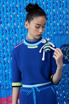  高领运动风羊绒中袖女套衫 SJF93W299N