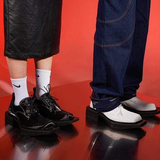 WHISTLEHUNTERxSFTTR 联名限定两色男女日常亮面增高方头休闲皮鞋 商品图1