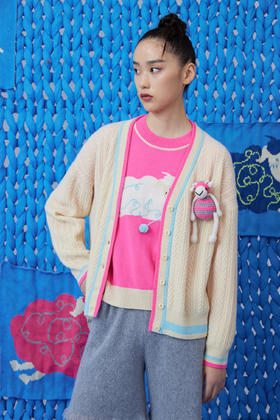  羊绒绞花针织女开衫 SJF93W298A