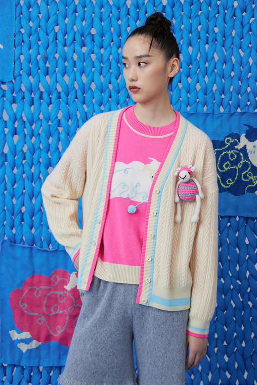  羊绒绞花针织女开衫 SJF93W298A 商品图0