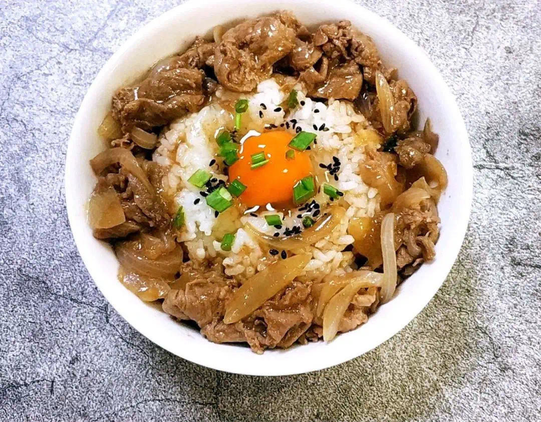 平日料裡店158一碗的日式牛丼飯的秘密你知道是什麼嗎?