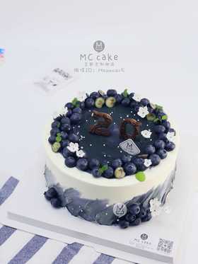 灰色蓝莓装饰蛋糕