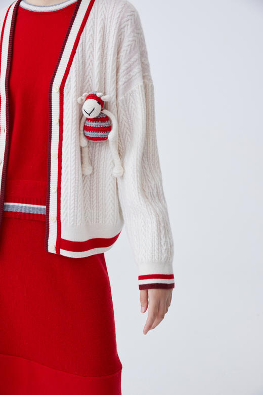  羊绒绞花针织女开衫 SJF93W298A 商品图4