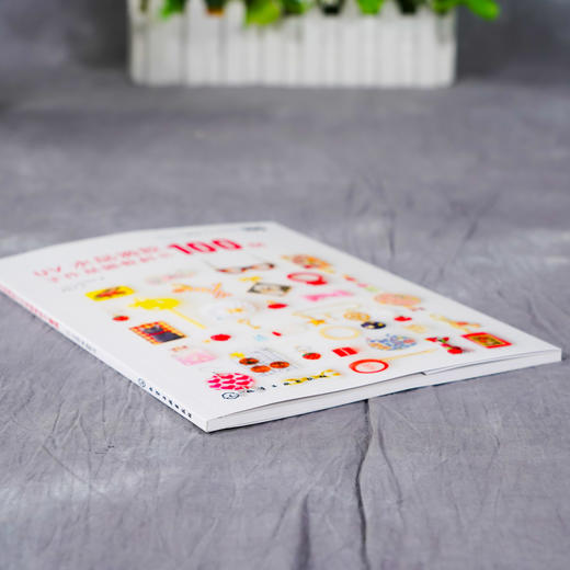 正版 UV水晶滴胶手作基础教科书100例 水晶滴胶饰品制作手法 热缩片黏土印章纸胶带混搭创作教程 uv水晶滴胶基础制作原理应用书籍 商品图3