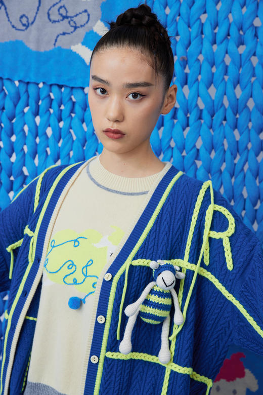  手工装饰线羊绒绞花女开衫 SJF93W298N 商品图2