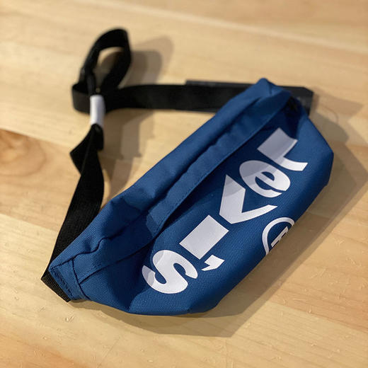 Levi’s李维斯 男女同款品牌斜跨字母拉链休闲胸包腰包 商品图2