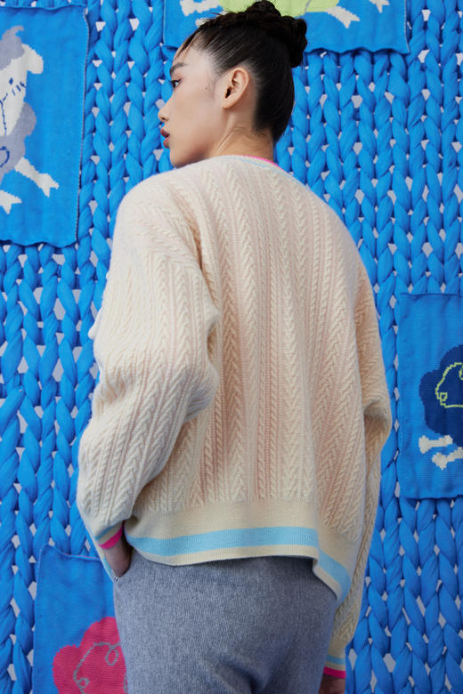  羊绒绞花针织女开衫 SJF93W298A 商品图2