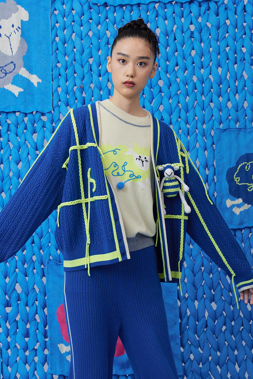  手工装饰线羊绒绞花女开衫 SJF93W298N 商品图0