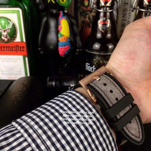 罗杰杜彼 ROGER DUBUIS （豪爵）Excalibur 王者系列 Sapphire crystal Carbon 钛合金 黑色DLC 涂层钛合金 镌刻日内瓦印记 商品图12