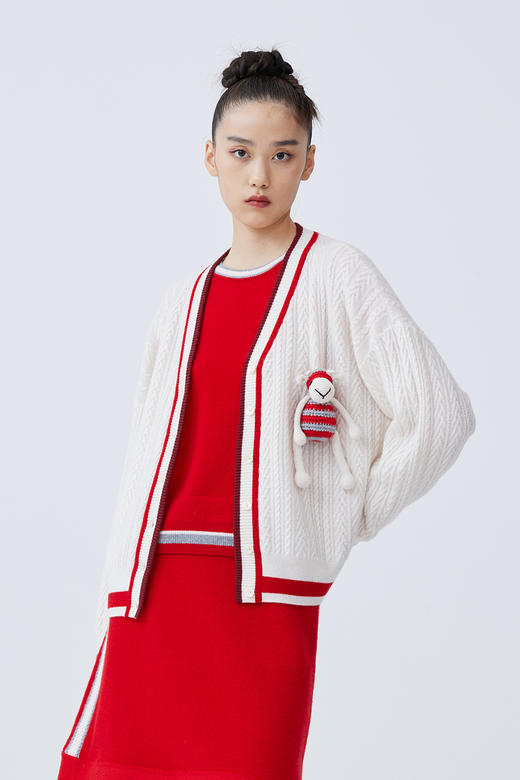  羊绒绞花针织女开衫 SJF93W298A 商品图3