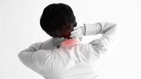 巧用这个方法，轻松解决落枕痛苦！赶紧收藏备用！