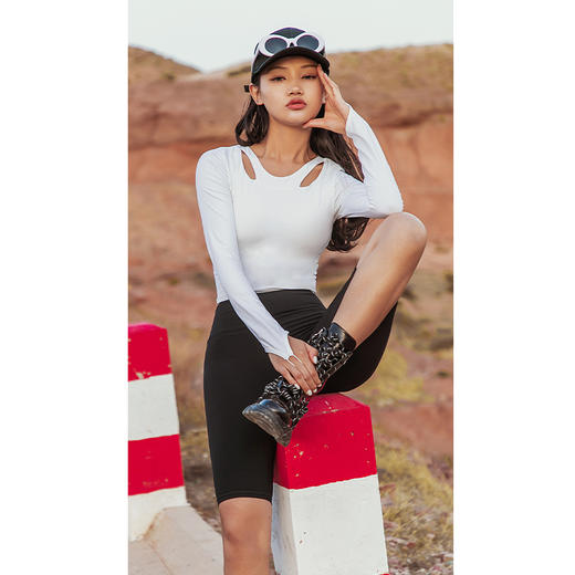 【裸感】弹力修身健身瑜伽服女长袖带胸垫长恤 商品图1