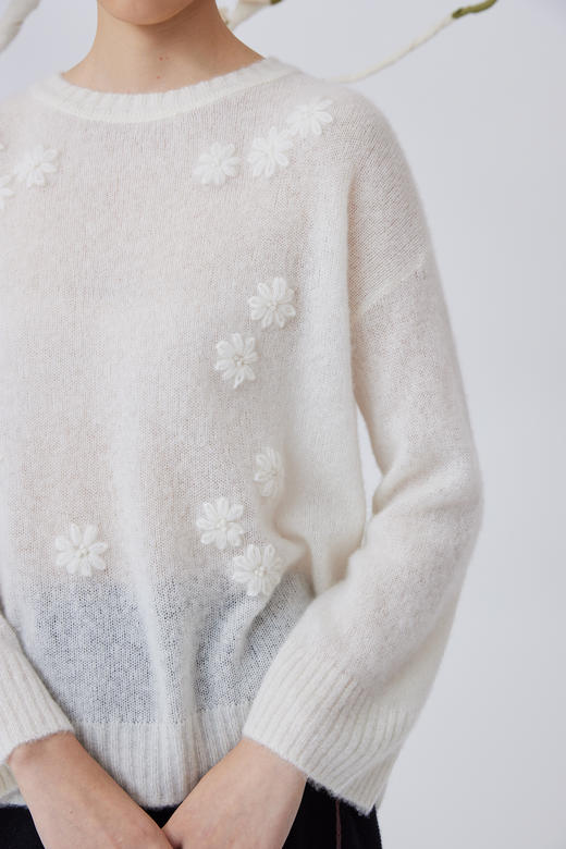 疗愈羊绒|手工绣花圆领宽松女套衫 SJF93W413N 商品图1