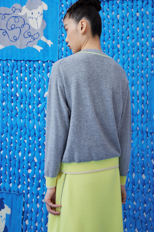  圆领撞色手工绣花羊绒女套衫 SJF93W438N 商品图4