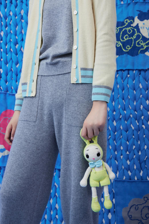 V领手工绣花羊绒女开衫 SJF93W437N 商品图2