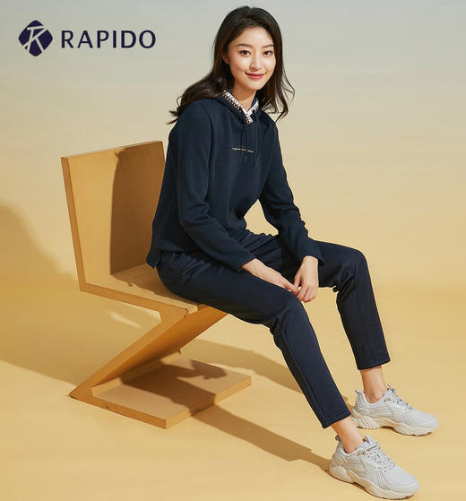 RAPIDO雳霹道2021秋冬女士珊瑚绒连帽加绒运动卫衣CP1941L45R 商品图0