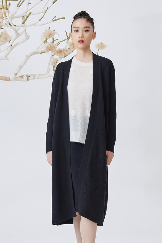 手工绣花羊绒针织女长开衫 SJF93W416N 商品图2