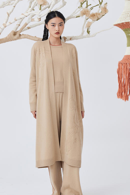 手工绣花羊绒针织女长开衫 SJF93W416N 商品图0
