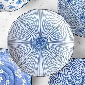 古染蓝绘9.0英寸圆盘  |  日本和风经典之作，复刻染锦古瓷经典蓝色，可在微波炉、洗碗机、消毒柜等家电中使用，不窠臼的荷叶边不规则盘口设计。