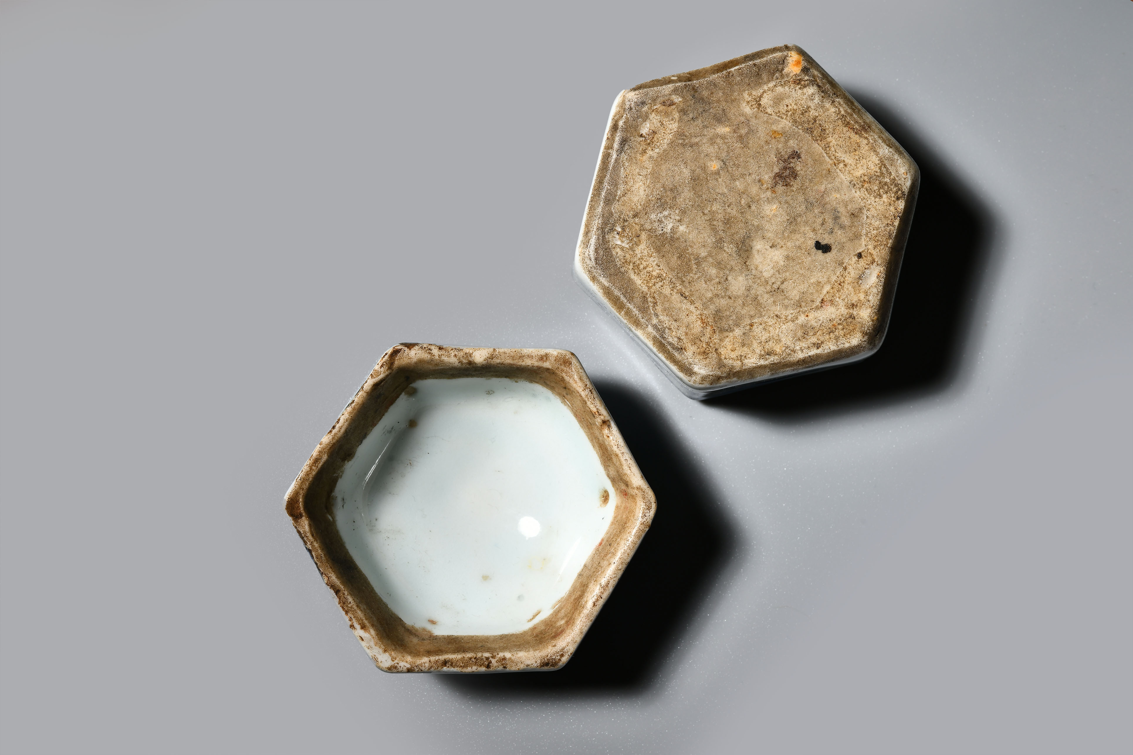 清青花六角香盒