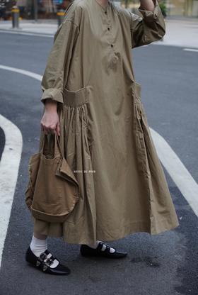 ECOLE DE CURIOSITES 卡其/黑色 风琴褶皱连衣裙