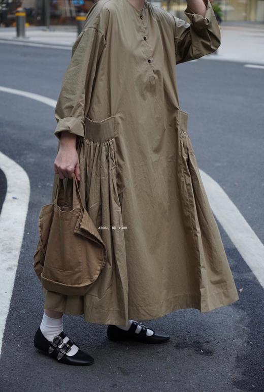 ECOLE DE CURIOSITES 卡其/黑色 风琴褶皱连衣裙 商品图0