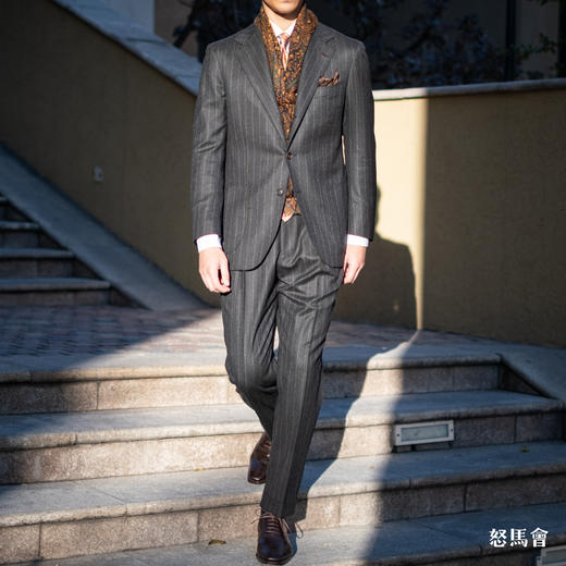 Stylbiella Super 120's 澳洲美丽诺羊毛墨绿色棕条纹套装 商品图3