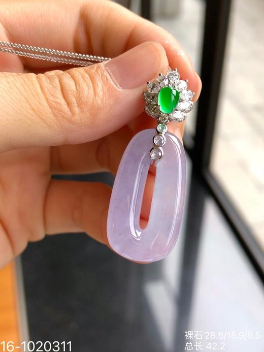 🧚‍♀️少女的方扣子吊坠，纯净细腻高冰种，梦幻玛卡龙紫罗兰色系，厚庄且水润感满满，线条流畅优美，像少女般充满胶原蛋白[偷笑]，纯情而生动！新品价76999[色][色]【16-1020311】 商品图8